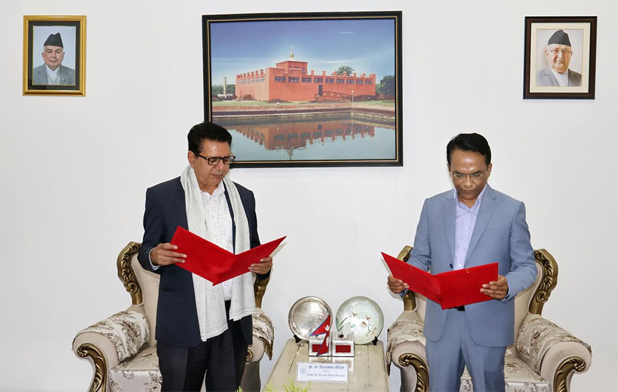 राष्ट्रिय वाणिज्य बैंक सञ्चालक समितिका नव नियुक्त अध्यक्ष देव कुमार ढकालद्धारा पदभार ग्रहण